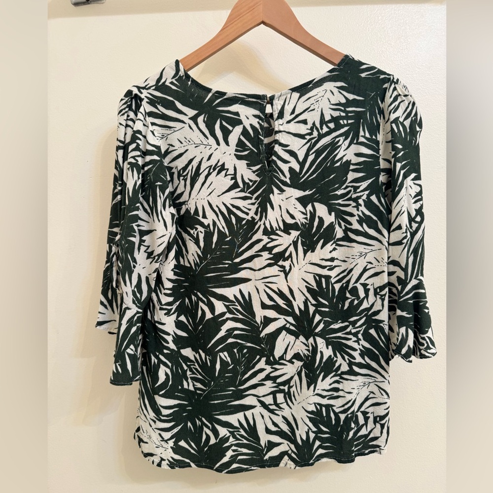 Skies Are Blue Green and White Leaf Print Blouse